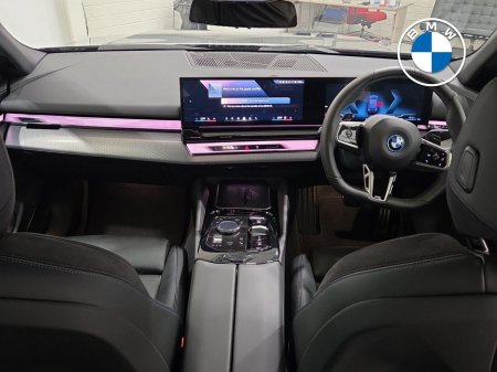 2025 BMW 5-Series - photo 4