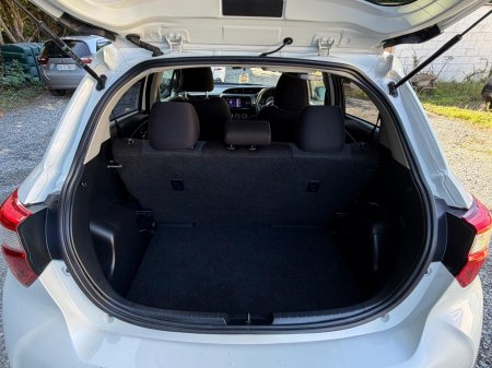 2020 Toyota Vitz - photo 13