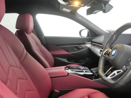 2025 BMW 5-Series - photo 11