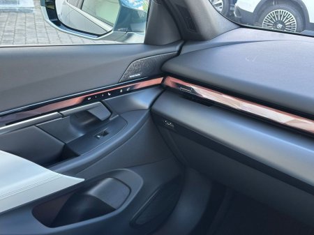 2025 BMW i5 - photo 17
