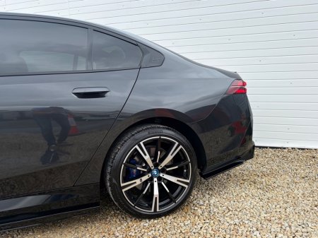 2024 BMW 5-Series - photo 31