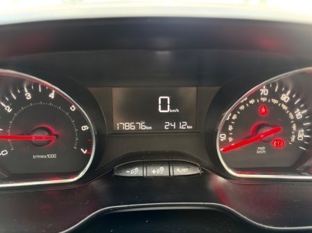 2015 Peugeot 208 - photo 12