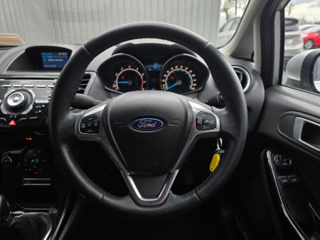 2015 Ford Fiesta - photo 17