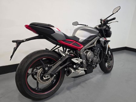 2021 Triumph Street triple - photo 5