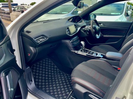 2018 Peugeot 308 - photo 15