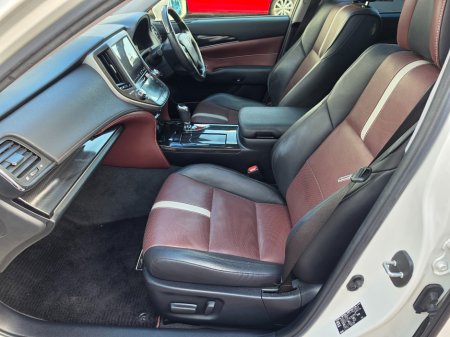 2015 Toyota Crown - photo 16