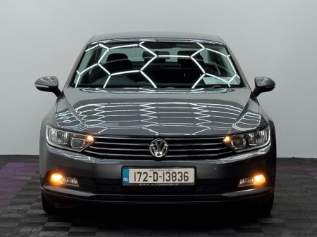 2017 Volkswagen Passat - photo 2