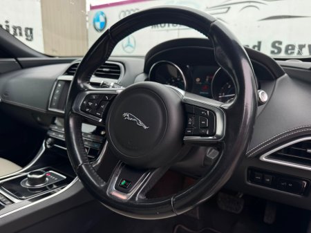 2017 Jaguar XE - photo 17