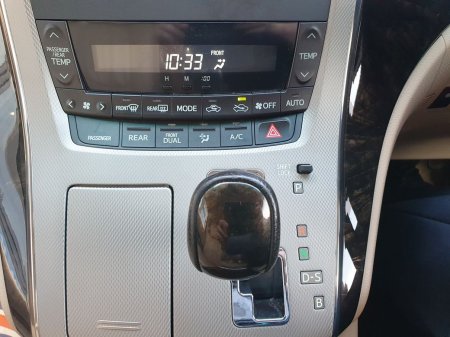 2013 Toyota Alphard - photo 16