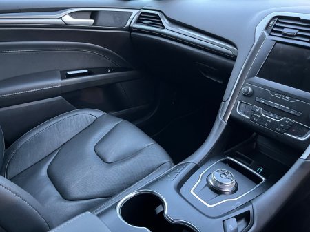 2020 Ford Mondeo - photo 17