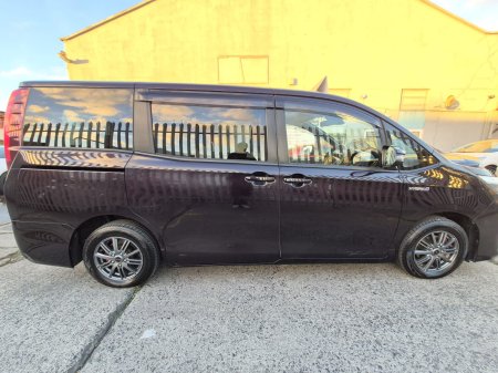 2016 Toyota Noah - photo 2