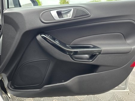 2015 Ford Fiesta - photo 17