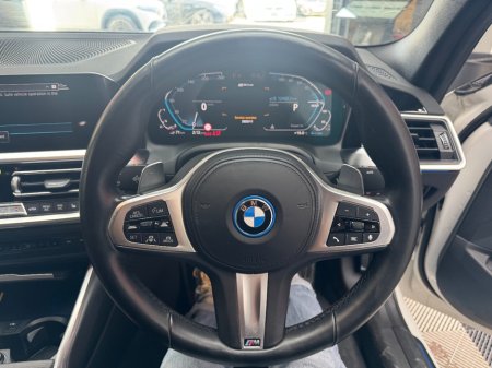 2022 BMW 3-Series - photo 9