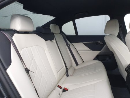2026 BMW 5-Series - photo 11