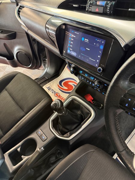2025 Toyota Hilux - photo 10