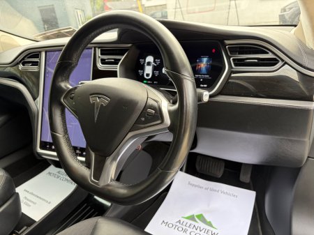 2015 Tesla Model S - photo 15