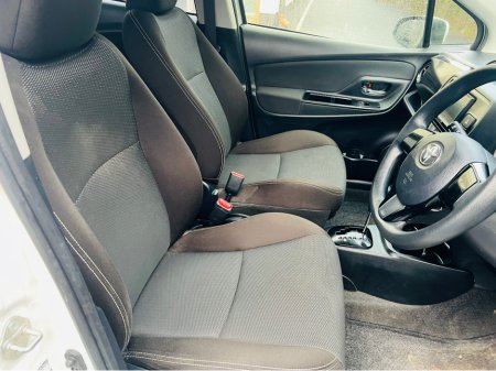 2020 Toyota Vitz - photo 14