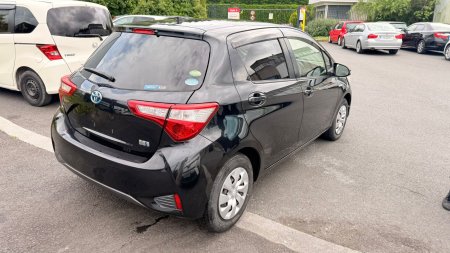 2019 Toyota Vitz - photo 4