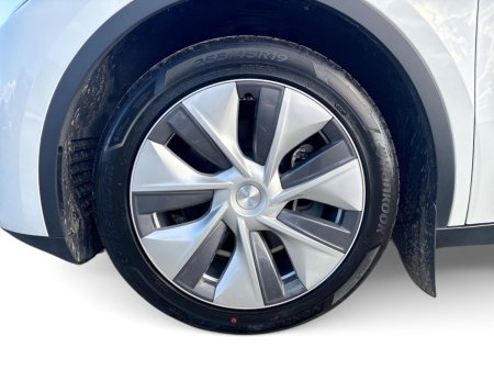 2024 Tesla Model Y - photo 4