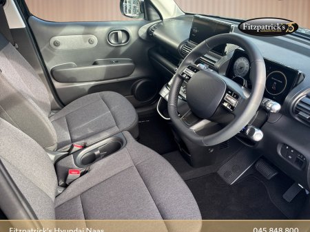 2027 Hyundai INSTER - photo 7