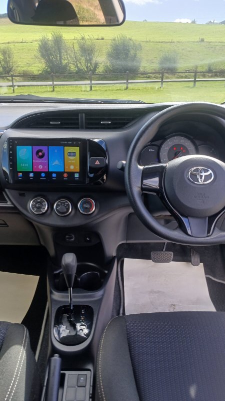 2018 Toyota Vitz - photo 10
