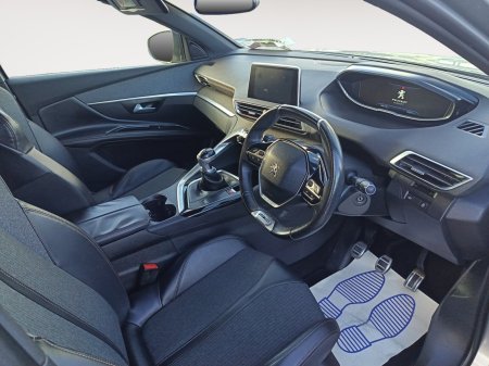 2018 Peugeot 5008 - photo 10