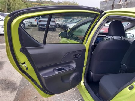 2017 Toyota Aqua - photo 13