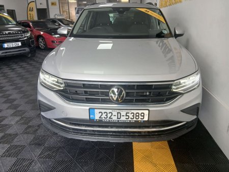 2023 Volkswagen Tiguan - photo 2