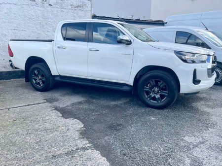2021 Toyota Hilux - photo 2