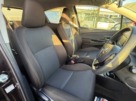 2017 Toyota Vitz - photo 10