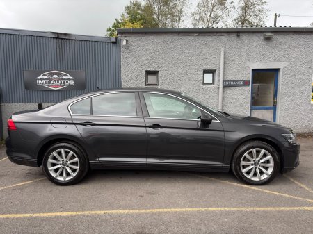 2022 Volkswagen Passat - photo 2