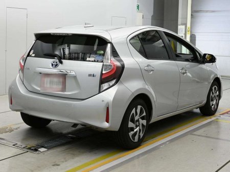 2020 Toyota Aqua - photo 2