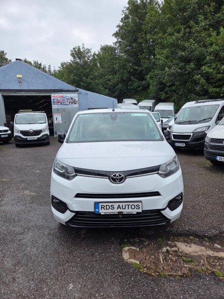 2024 Toyota Proace City - photo 2