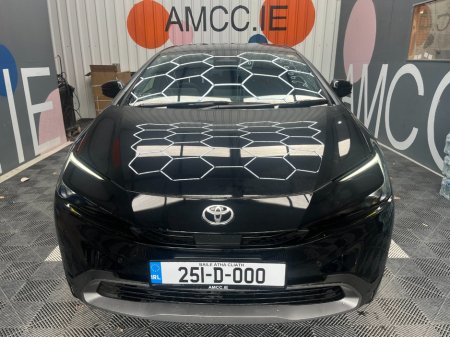 2025 Toyota Prius - photo 2