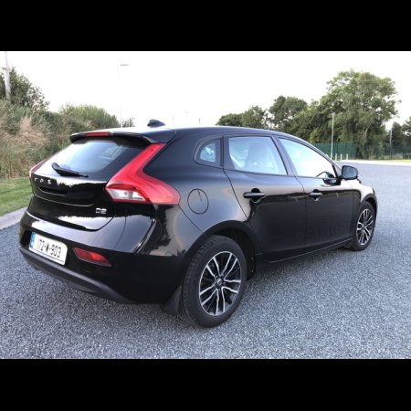 2017 Volvo V40 D2 MOMENTUM ED 5DR €18,995 thumbnail