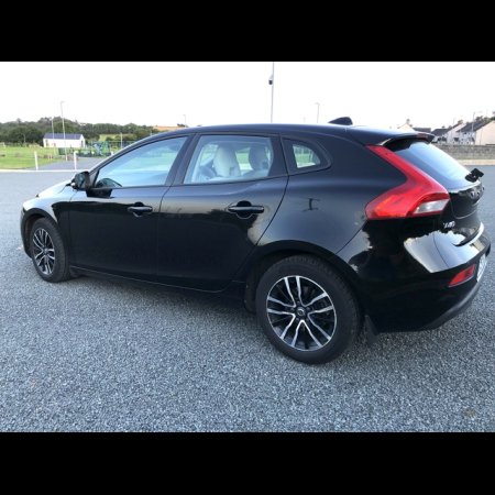 2017 Volvo V40 D2 MOMENTUM ED 5DR €18,995 thumbnail