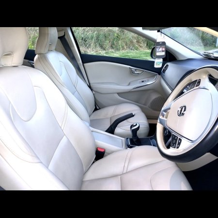 2017 Volvo V40 D2 MOMENTUM ED 5DR €18,995 thumbnail