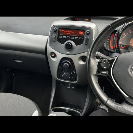 2015 Toyota Aygo 1.0 5DR X-PLAY 4DR €8,750 thumbnail