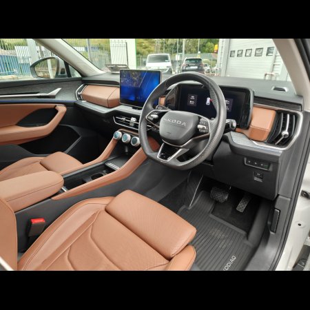 2025 Skoda Kodiaq SELECTION WITH COGNAC LEATHER-TECH PACK-WINTER PACK-SUNSET GLASS €57,950 thumbnail