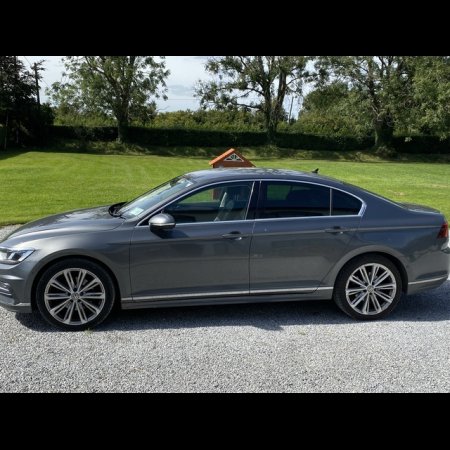 2017 Volkswagen Passat HIGHLINE BE 1.6 TDI MANUAL 6SPEED FWD 120HP 4DR €13,750 thumbnail