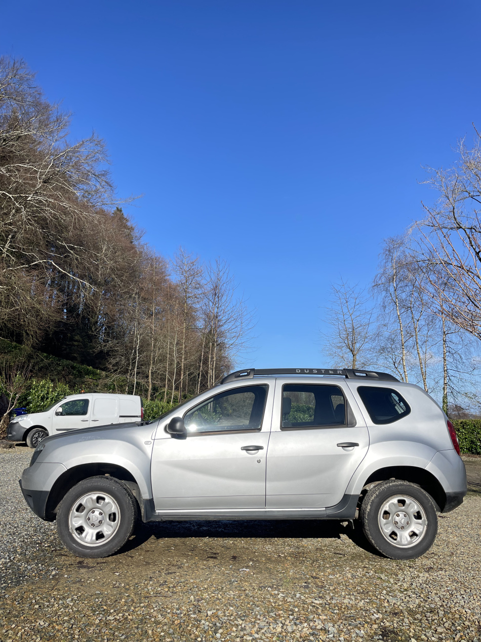 2016 Dacia - image 3