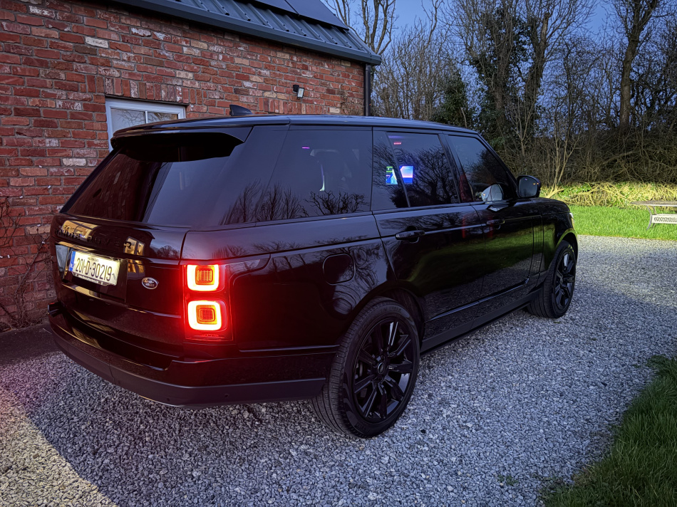 2020 Land Rover - image 4