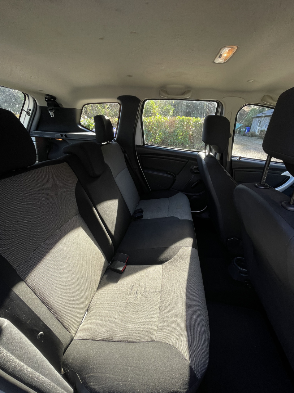 2016 Dacia - image 7