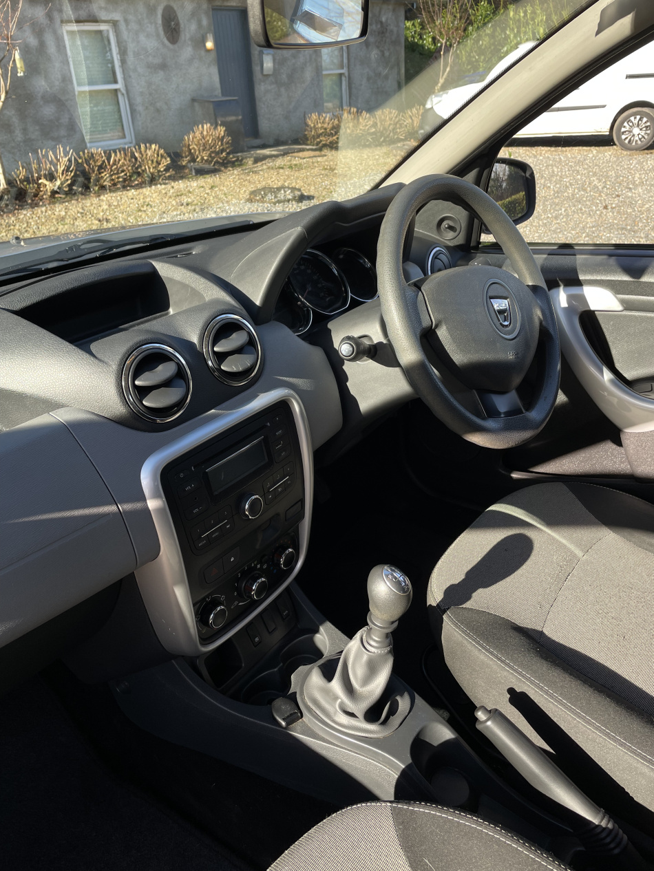 2016 Dacia - image 6