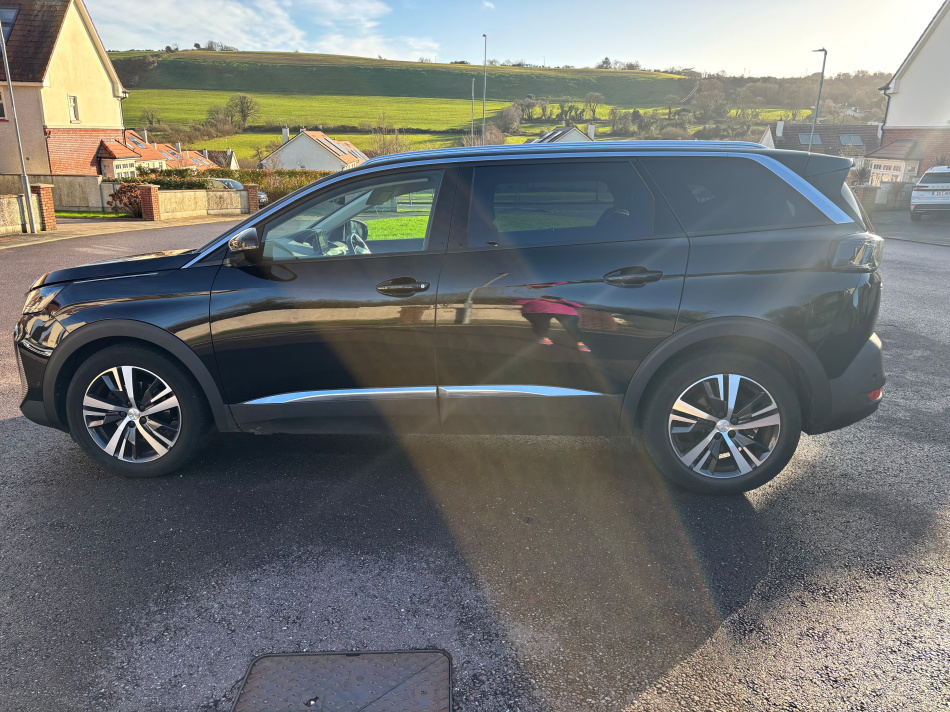 2021 Peugeot 5008 Allure €31,300