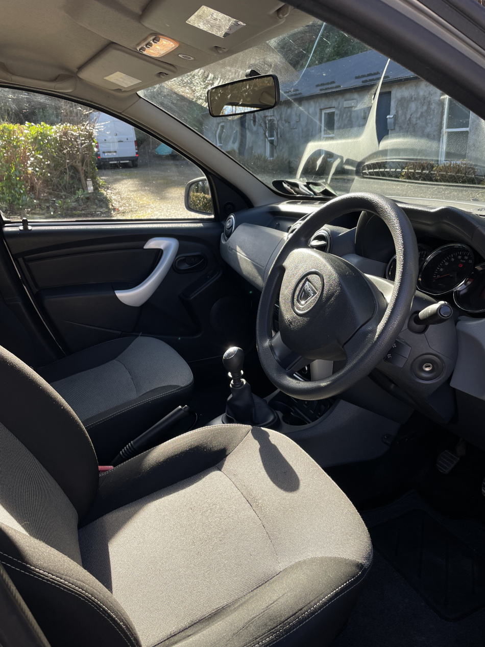 2016 Dacia - image 5