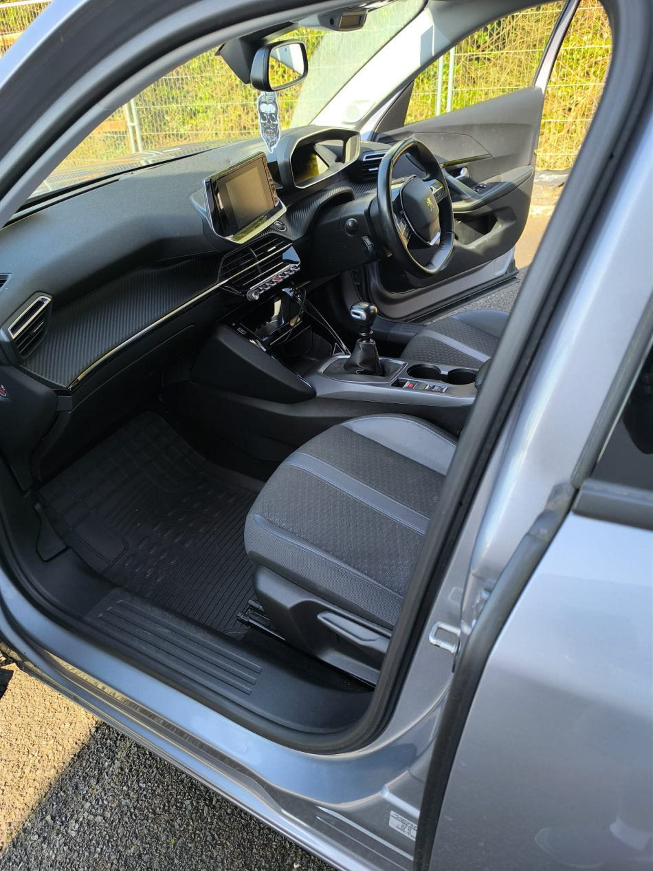 2021 Peugeot - image 3