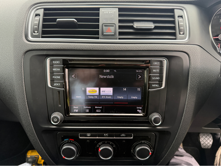 2017 Volkswagen Jetta - image 15