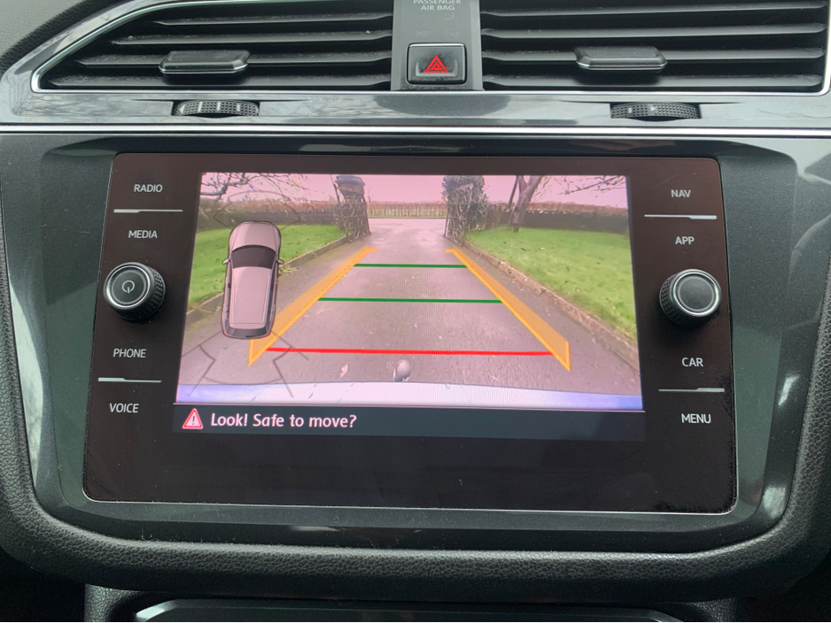 2018 Volkswagen Tiguan - image 18