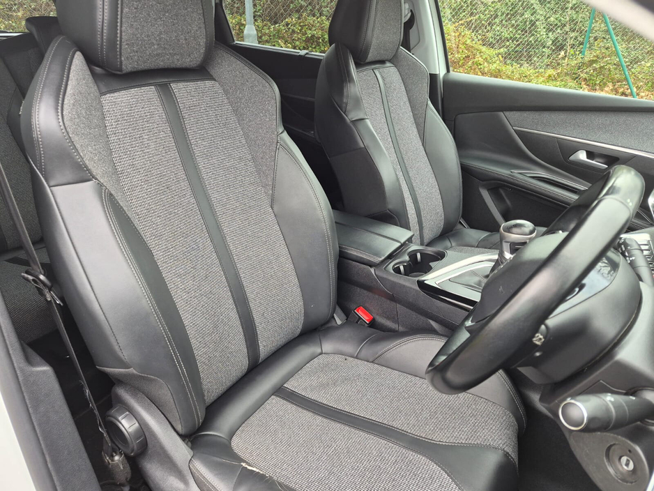 2019 Peugeot 5008 - image 17